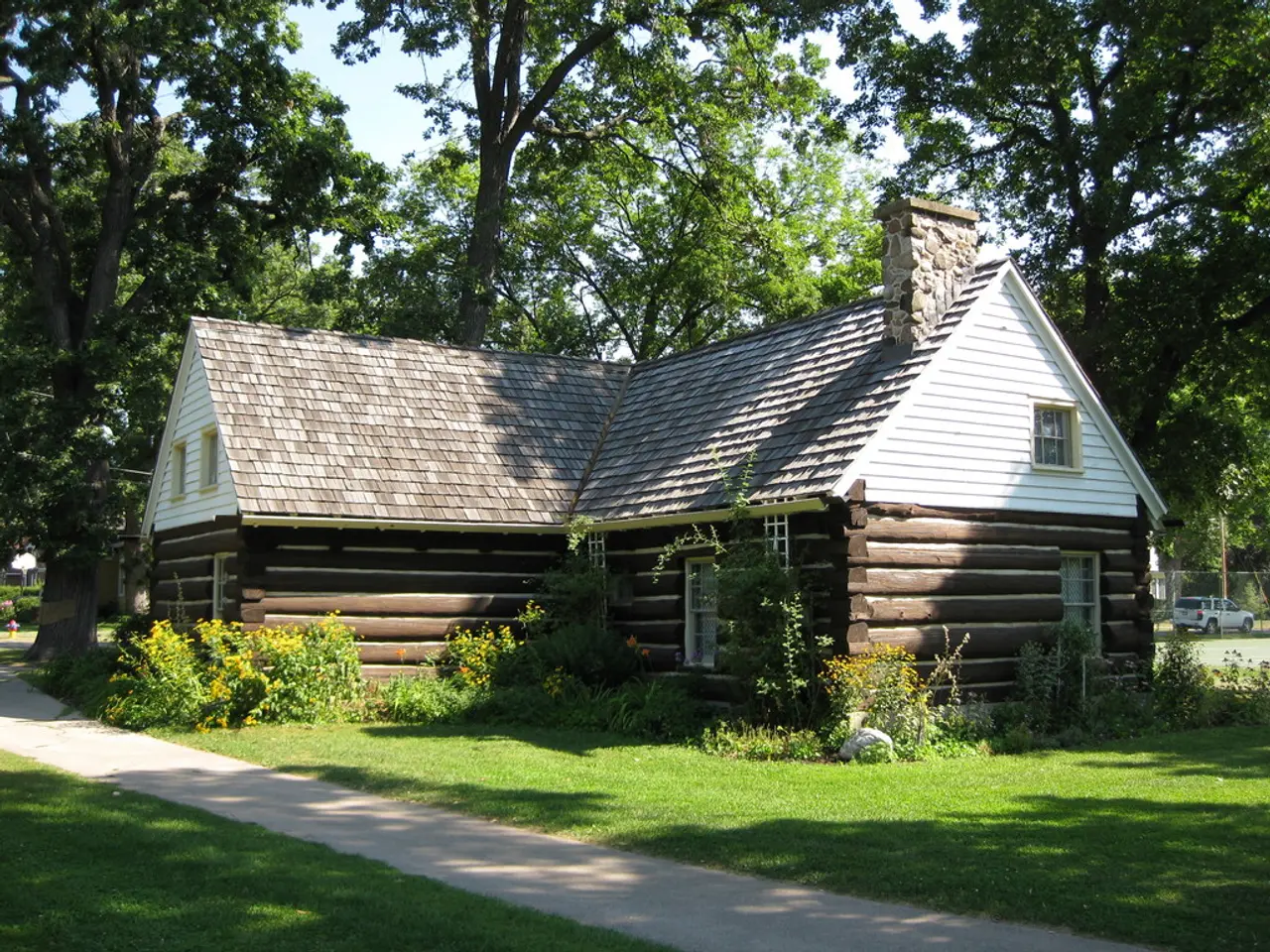 Latest Color Trends in Living Rooms for 2025 - Innovative Hues Designers Opt for Painting Walls