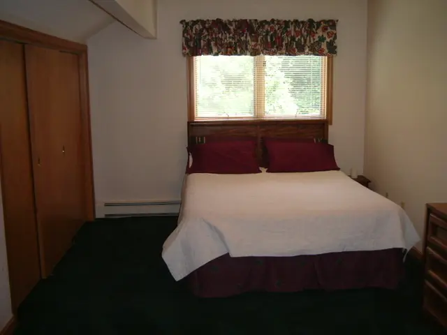 Boston's Infinite Radar: Crucial Details for Oktoberfest; Homely Comfort of a Hostel