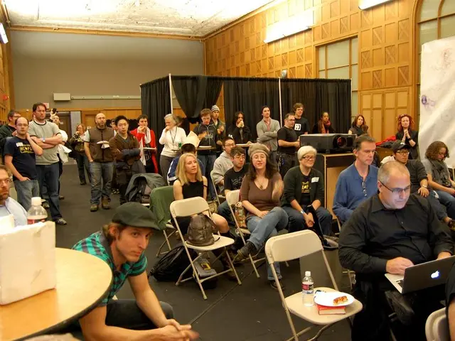 In the current context, is it still relevant to establish an automated reply for out-of-office...