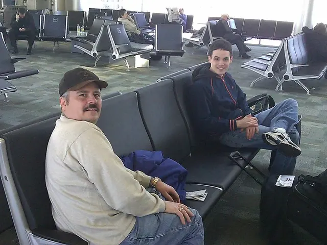 Travelers in Portugal advocating for uniform baggage size regulation