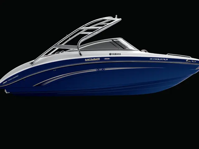 Top-Notch Open and Convertible Motorboats Currently Available for Purchase