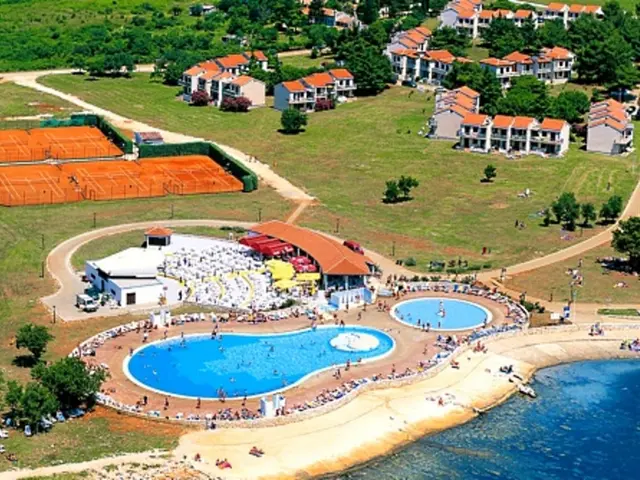 Illinois State Park Offers Tranquil, Picturesque Lake for Camping at Affordable Rates in a...