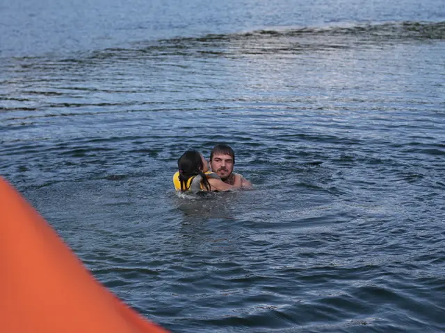 Top-notch compact cycling raincoats for 2025